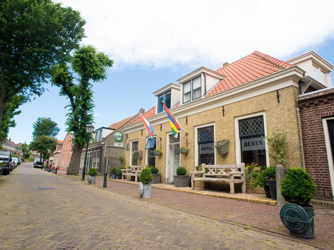 Hotel Buren, West-Terschelling - Hotel In Het Centrum